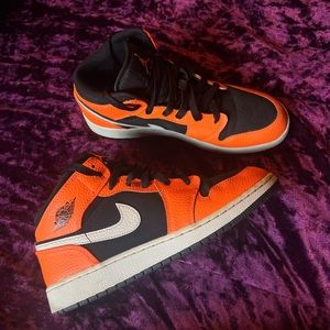 Air Jordan 1 Retro Mid GS 'Orange Black'
